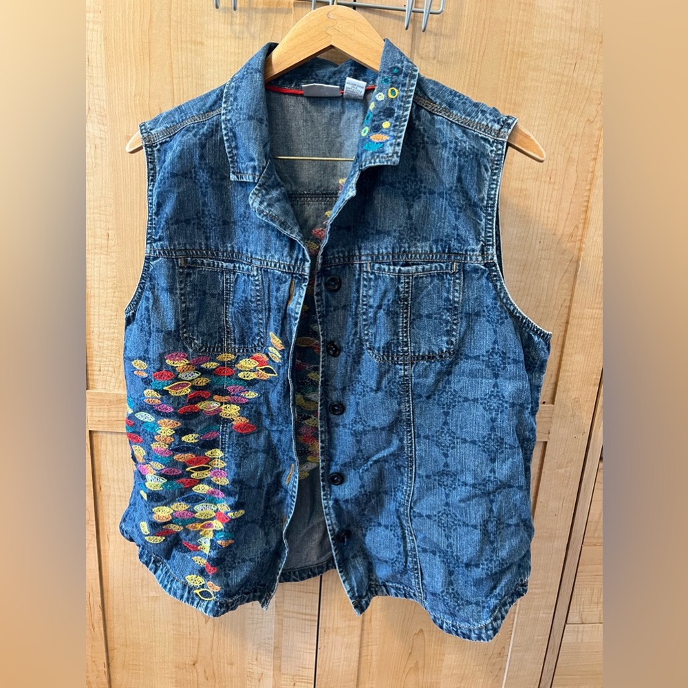 Chico’s size 2 sleeveless vest style embroidered denim top